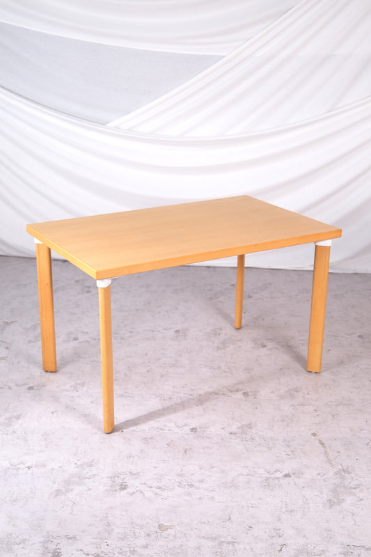 Artek H-jalkainen ruokapöytä – Alvar Aalto