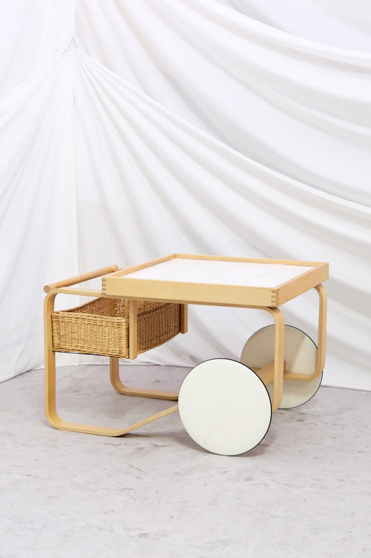 Vintage Artek 900 -teevaunu