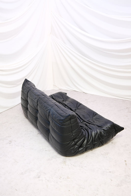 Ligne Roset Togo -kolmen istuttava sohva, musta nahka