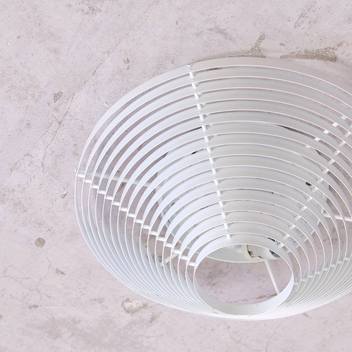 Alvar Aalto A622A -kattovalaisin, valmistaja Valaisinpaja Oy