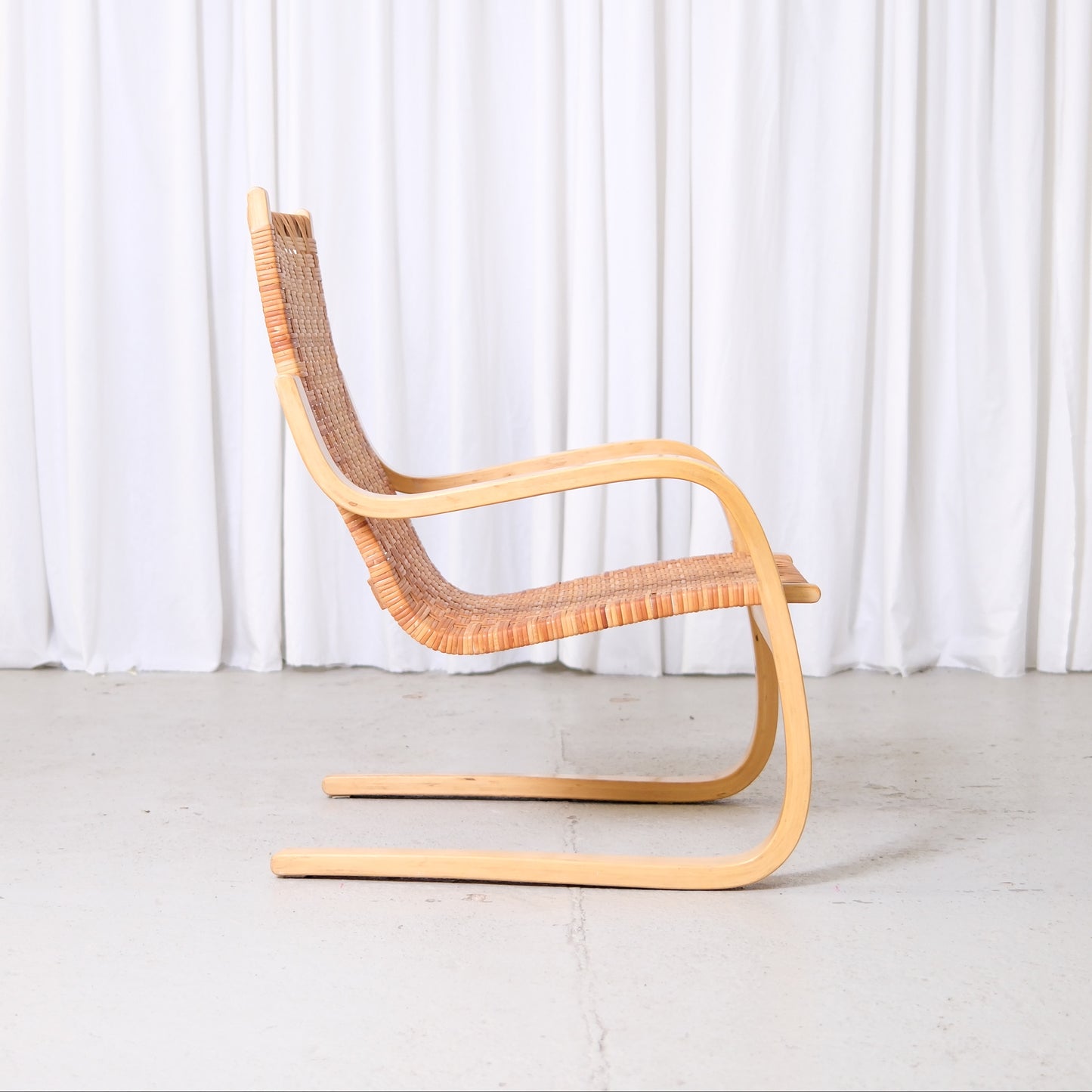 Alvar Aalto 406 -rottinkilepotuolit, valmistaja Artek