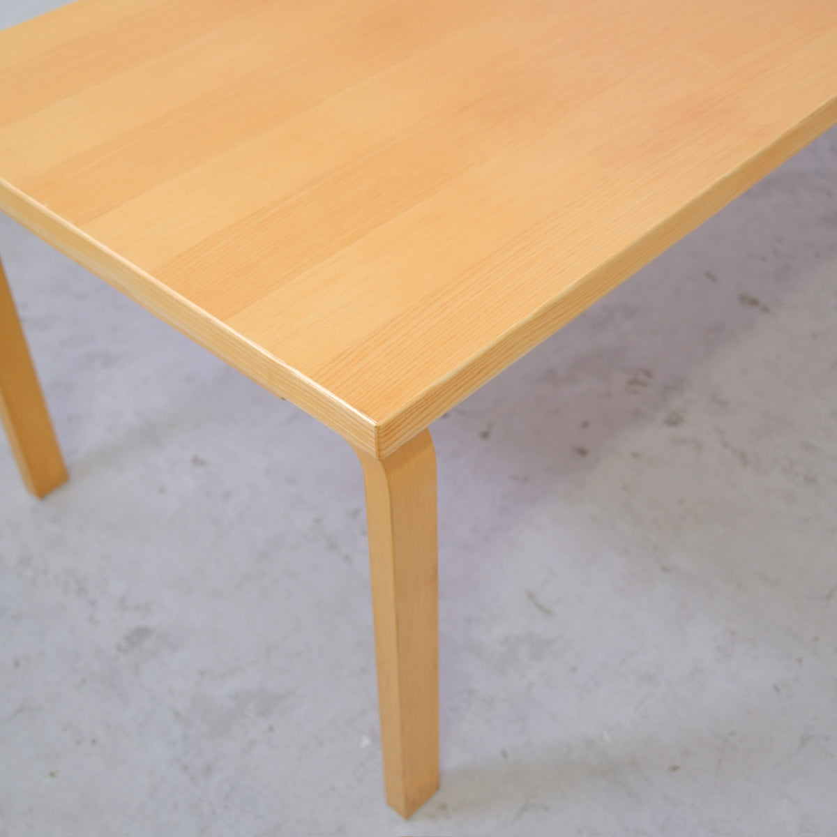 Vintage Alvar Aalto pöytä 83, valmistaja Artek