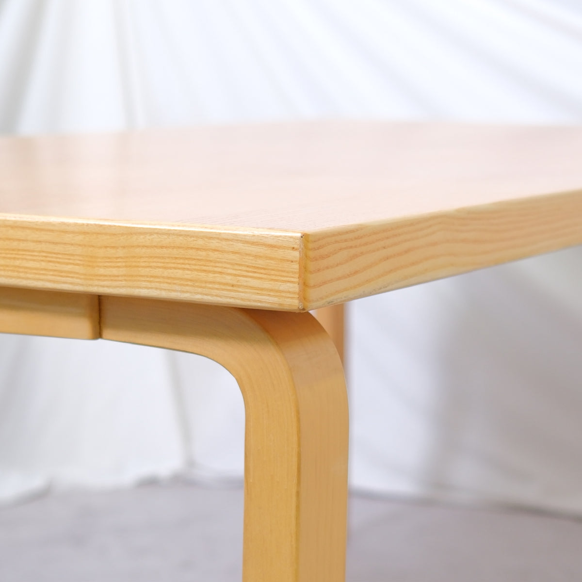 Vintage Alvar Aalto pöytä 83, valmistaja Artek