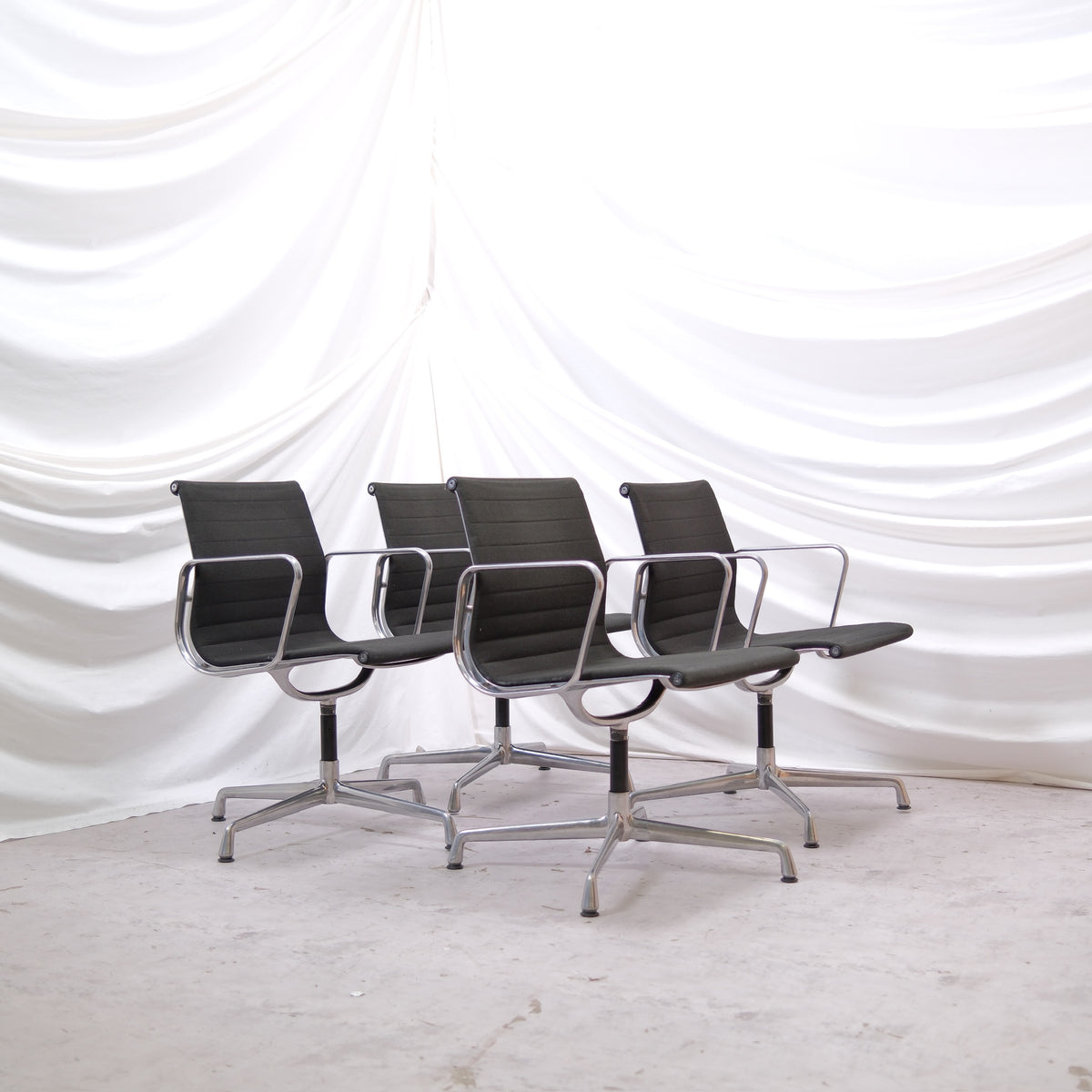 Charles & Ray Eames EA108 vintage kontorsstol