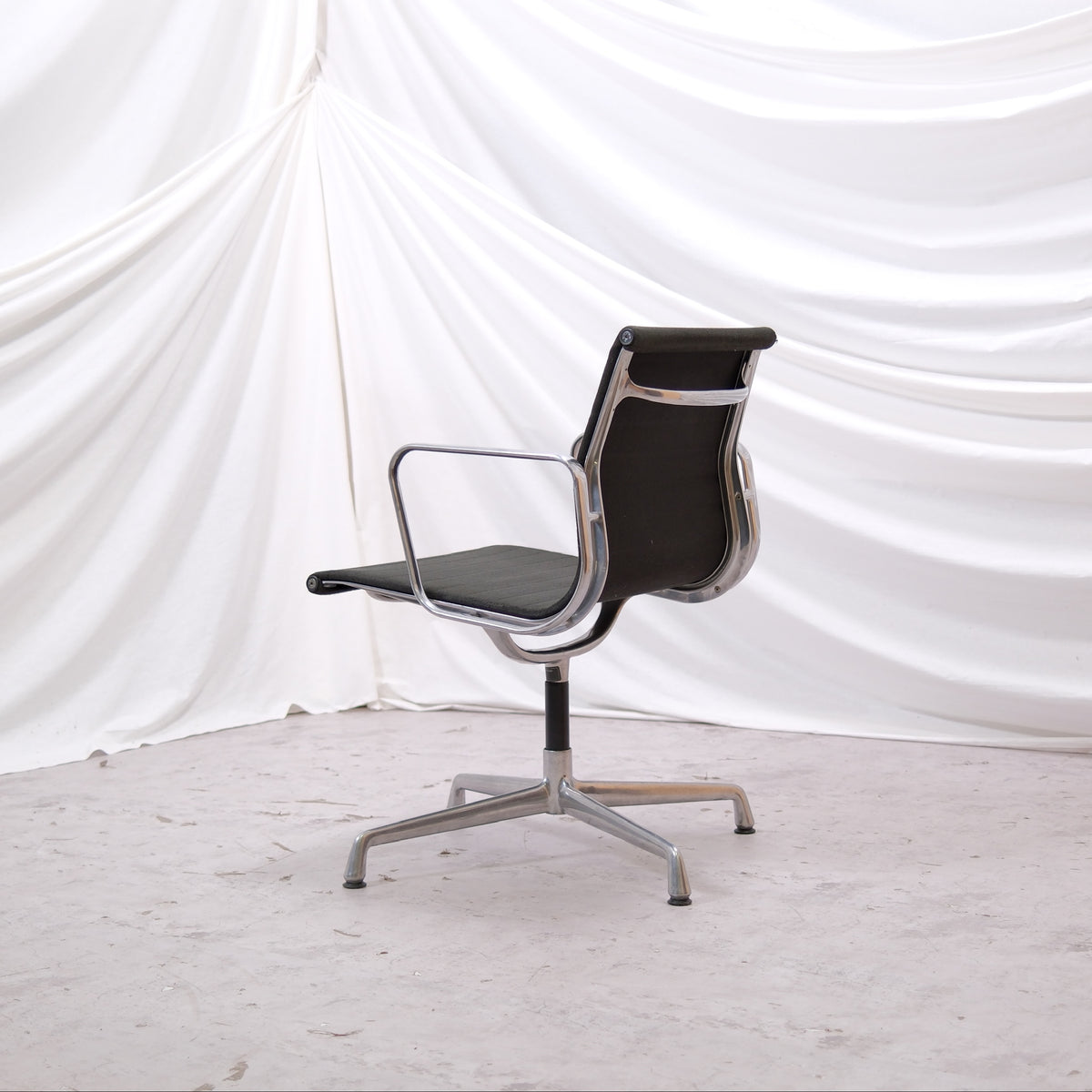 Charles & Ray Eames EA108 vintage kontorsstol