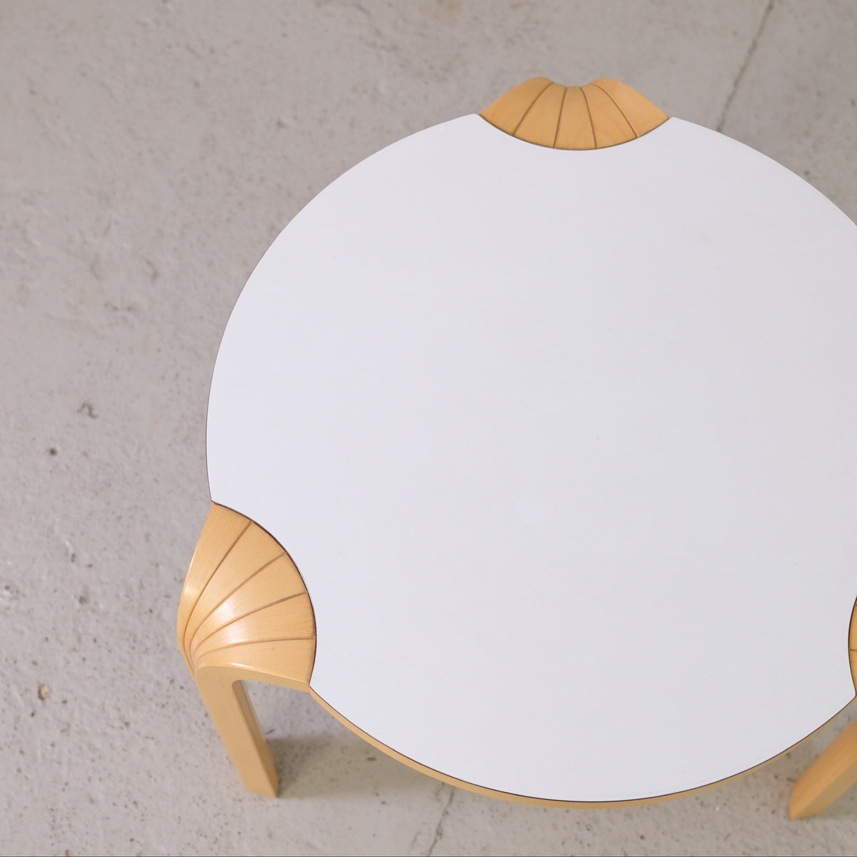 Harvinainen Artek X600 -jakkara, valkoinen laminaatti – Alvar Aalto