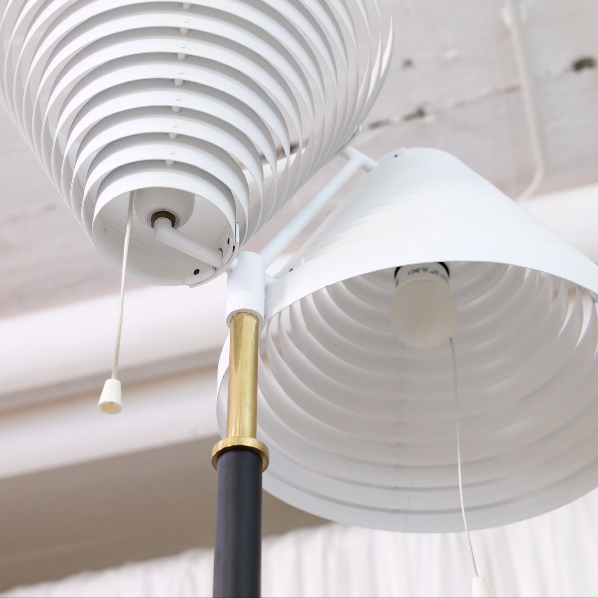 Alvar Aalto A810 -lattiavalaisin, valmistaja Valaisinpaja
