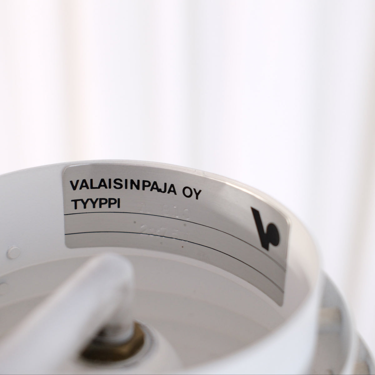 Alvar Aalto A810 -lattiavalaisin, valmistaja Valaisinpaja