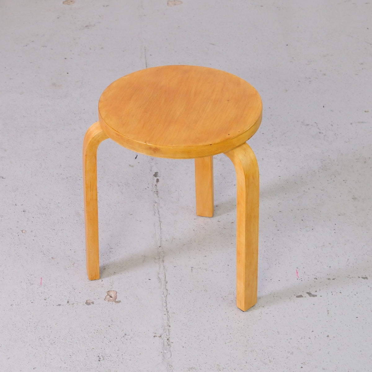 Artek sormiliitoksinen jakkara, 1950-luku