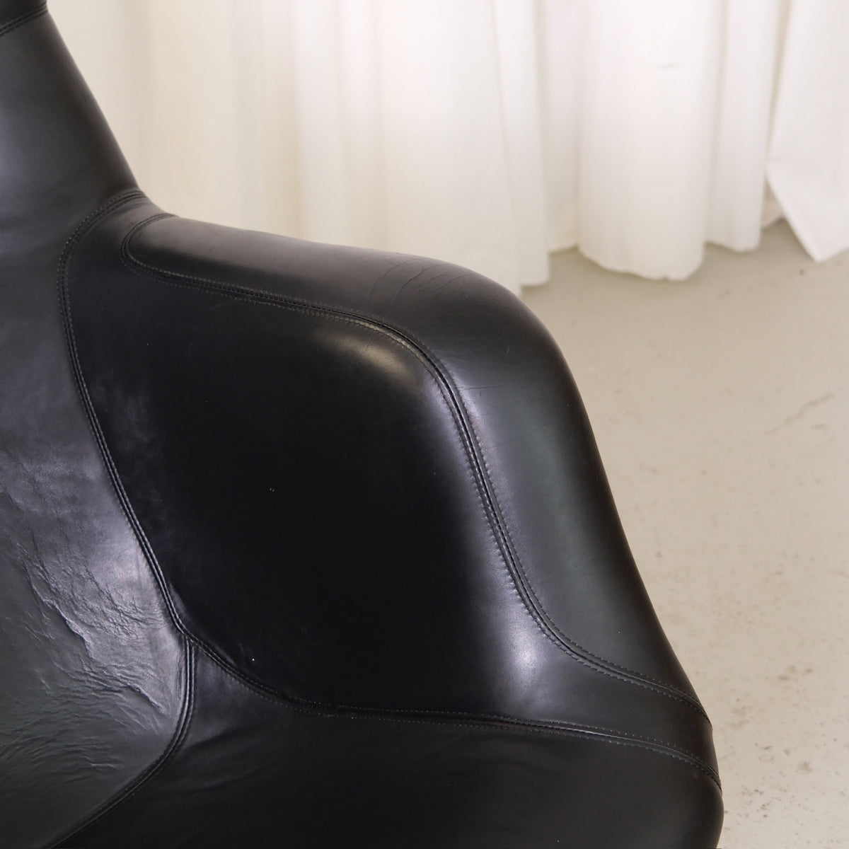 Yrjö Kukkapuro Karuselli Lounge Chair and Ottoman in Black Leather, Haimi