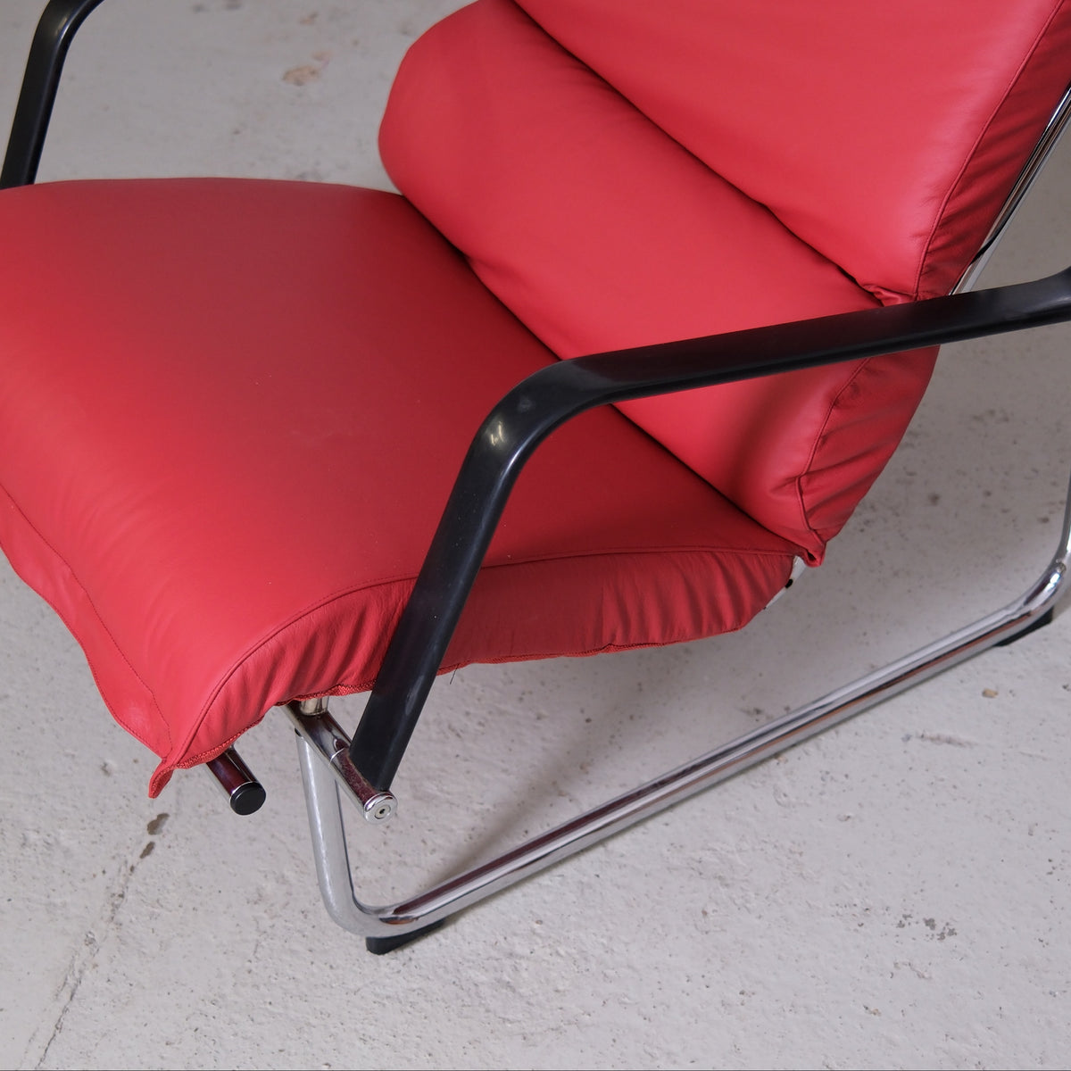 Yrjö Kukkapuro Remmi Lounge Chair in Red Leather