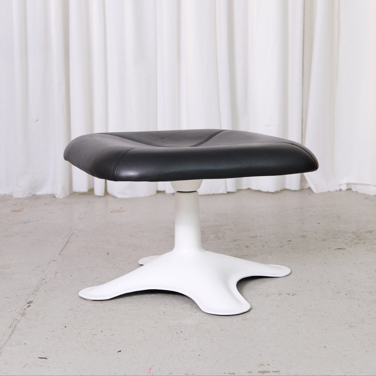 Yrjö Kukkapuro Karuselli Lounge Chair and Ottoman in Black Leather, Haimi
