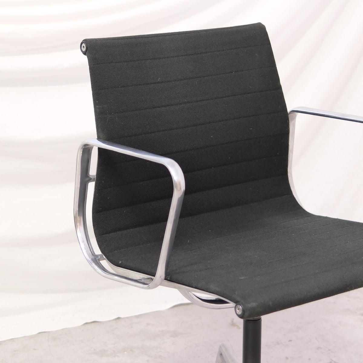 Charles & Ray Eames työtuoli, valmistaja ICF, Italia, 1960-luku