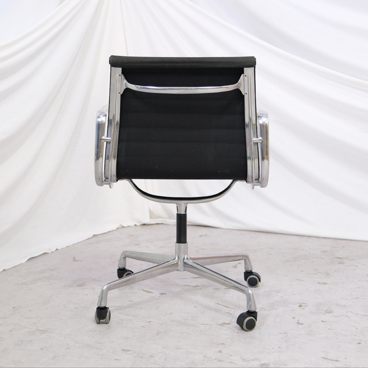 Charles & Ray Eames työtuoli, valmistaja ICF, Italia, 1960-luku