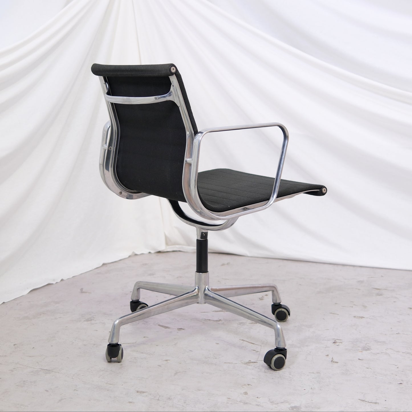 Charles & Ray Eames työtuoli, valmistaja ICF, Italia, 1960-luku