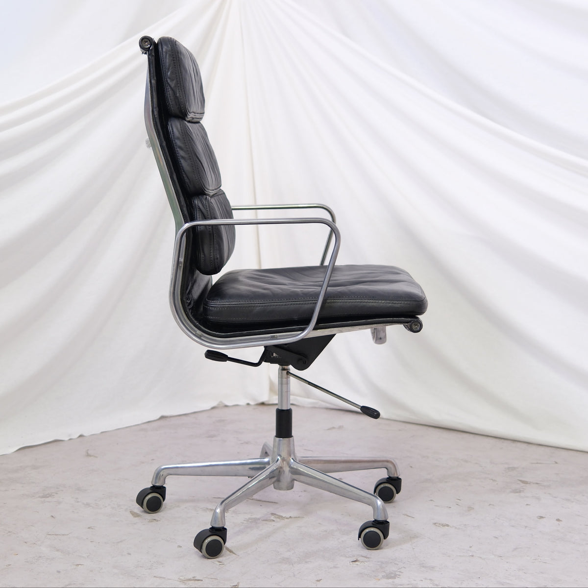 Charles & Ray Eames EA 219 -työtuoli, Vitra / Herman Miller