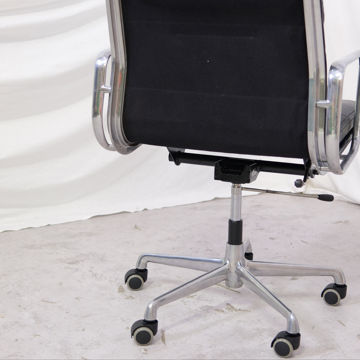 Charles & Ray Eames EA 219 -työtuoli, Vitra / Herman Miller