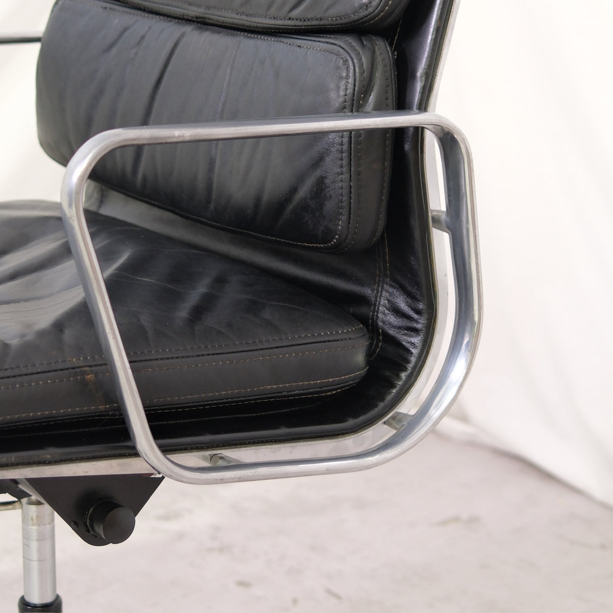 Charles & Ray Eames EA 219 -työtuoli, Vitra / Herman Miller