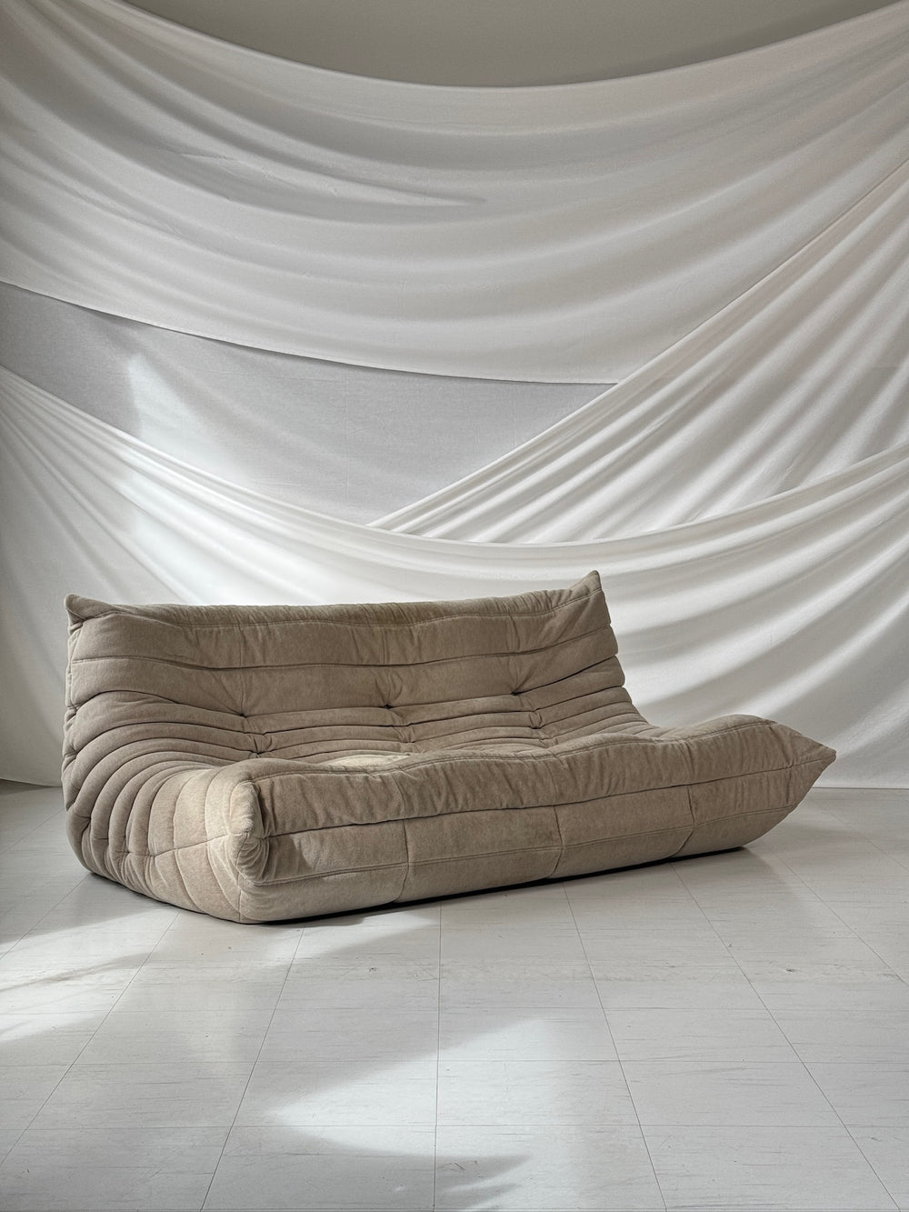 Ligne Roset Togo -kolmen istuttava sohva