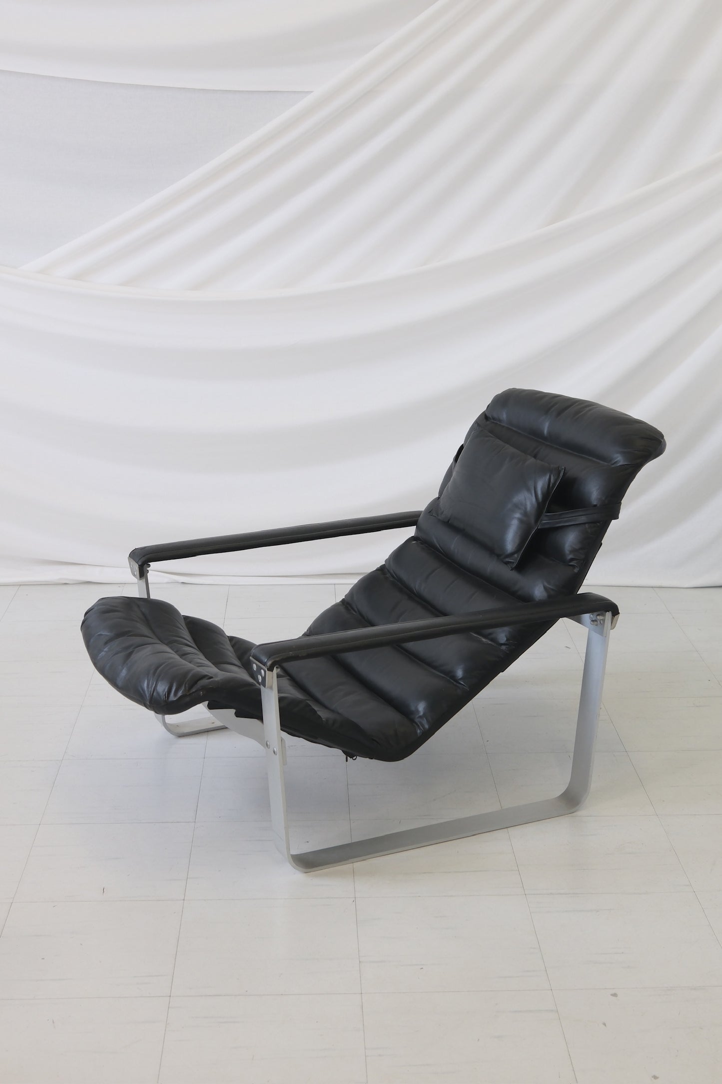 Asko Pulkka Armchair by Ilmari Lappalainen