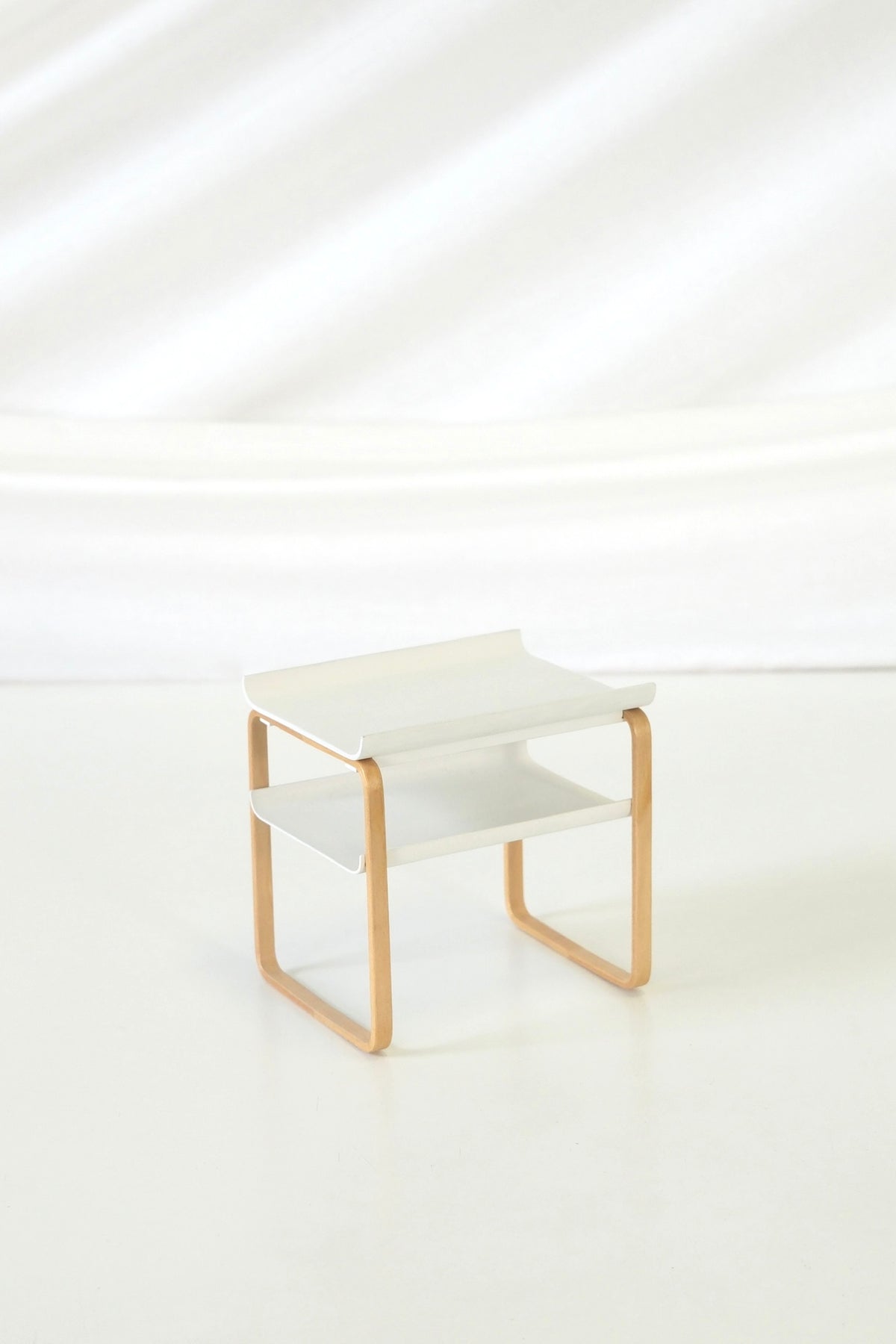Artek – Alvar Aalto 100-vuotisjuhlaminiatyyri, Paimio-pöytä (1:5)