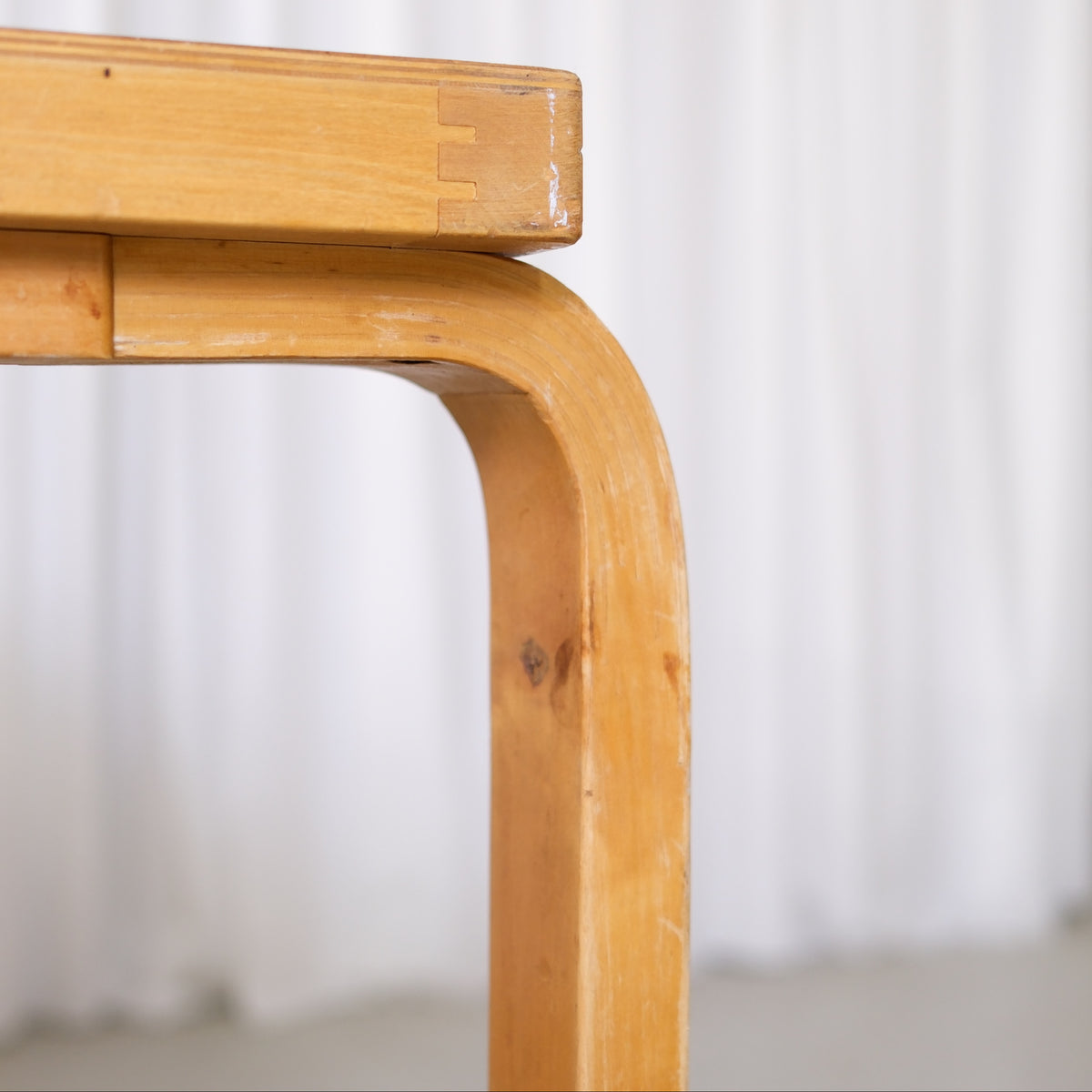 Artek sormiliitoksinen ruokapöytä – Alvar Aalto, 1950-luku