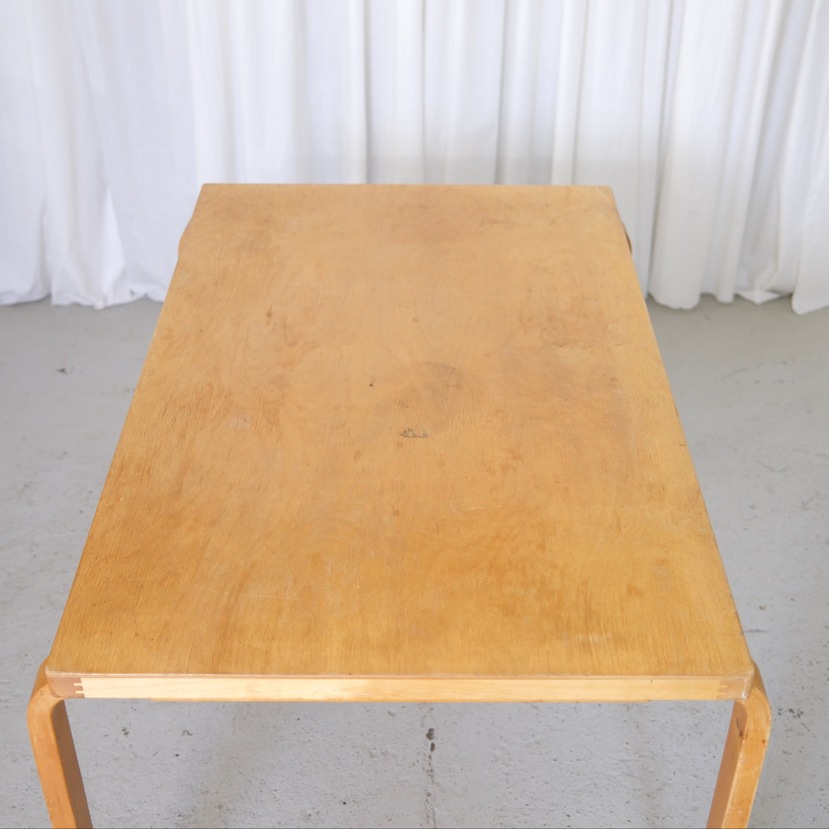 Artek sormiliitoksinen ruokapöytä – Alvar Aalto, 1950-luku