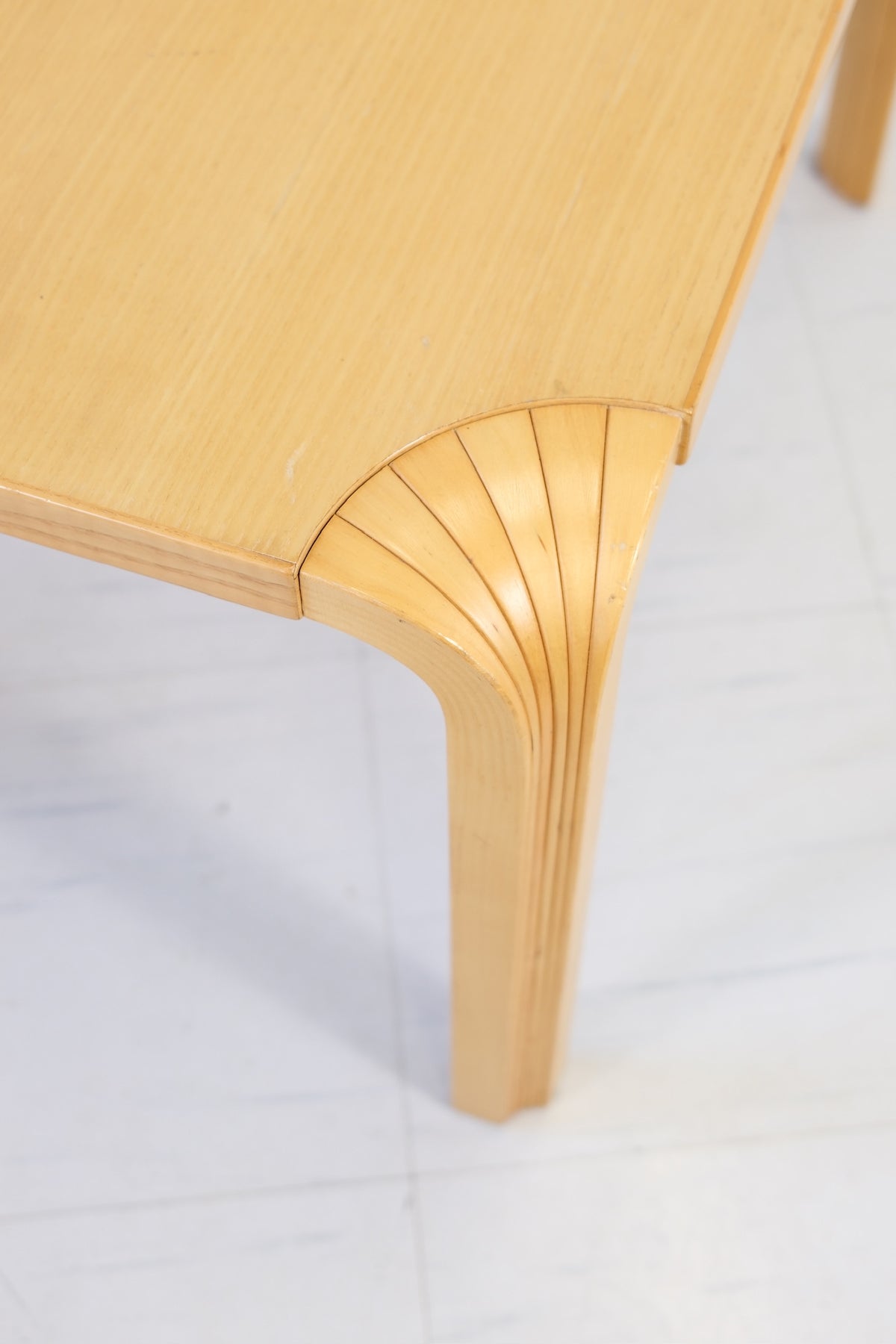 Artek X800C Fan Table