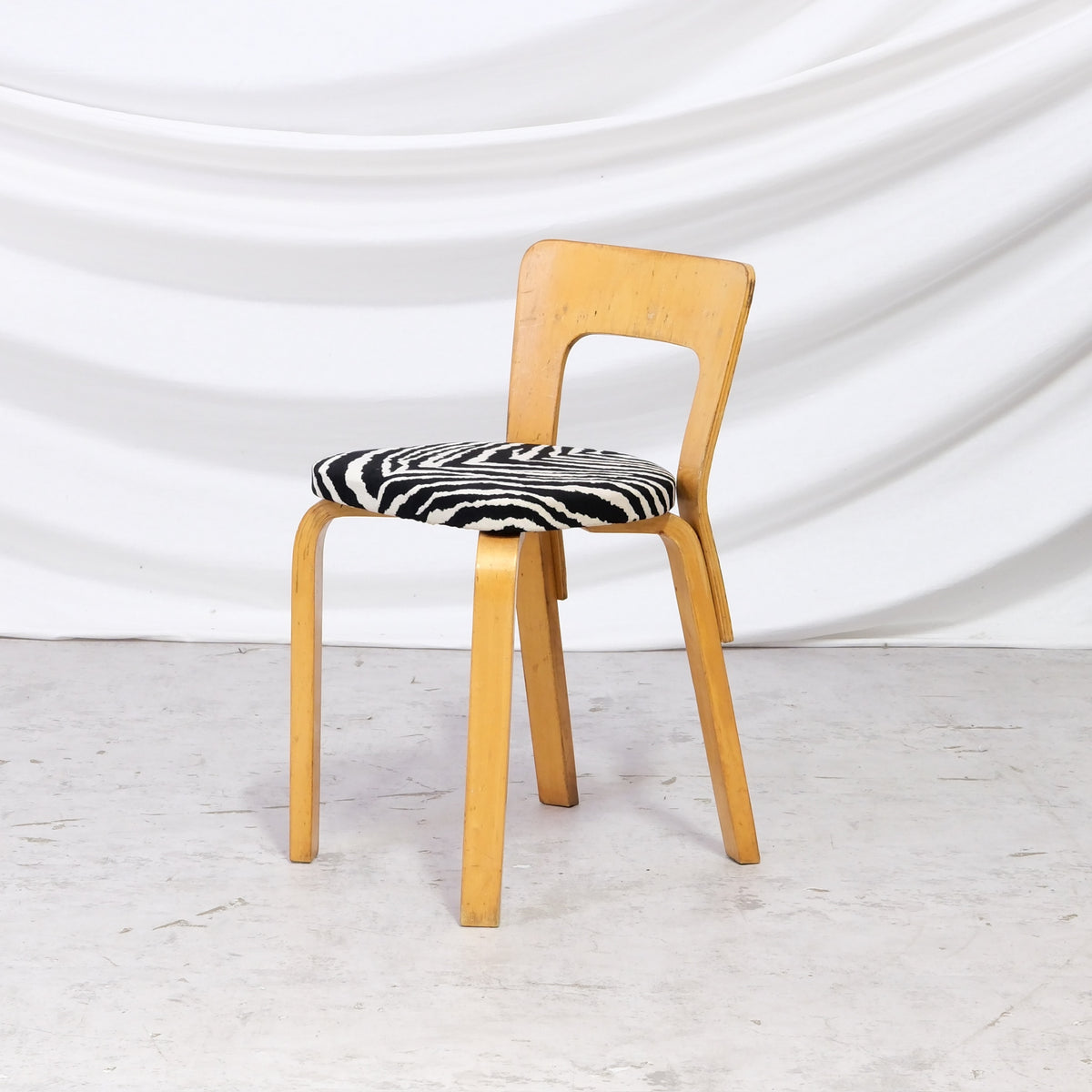 Artek A65 tuolit, Zebra-verhoilu, 1950-luku