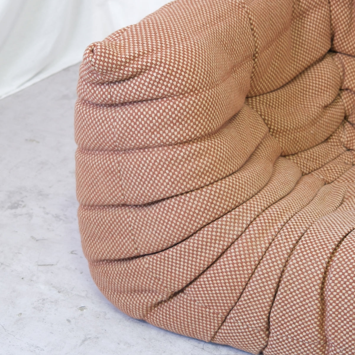Ligne Roset Togo -kokonaisuus, ruskea villakangas – Michel Ducaroy