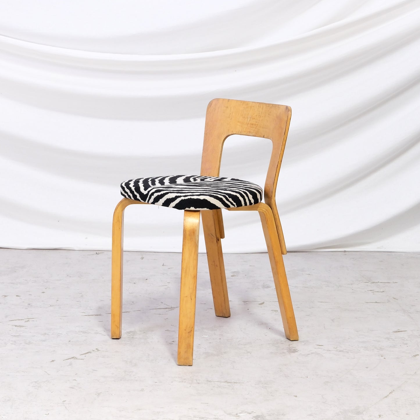 Artek A65 tuolit, Zebra-verhoilu, 1950-luku