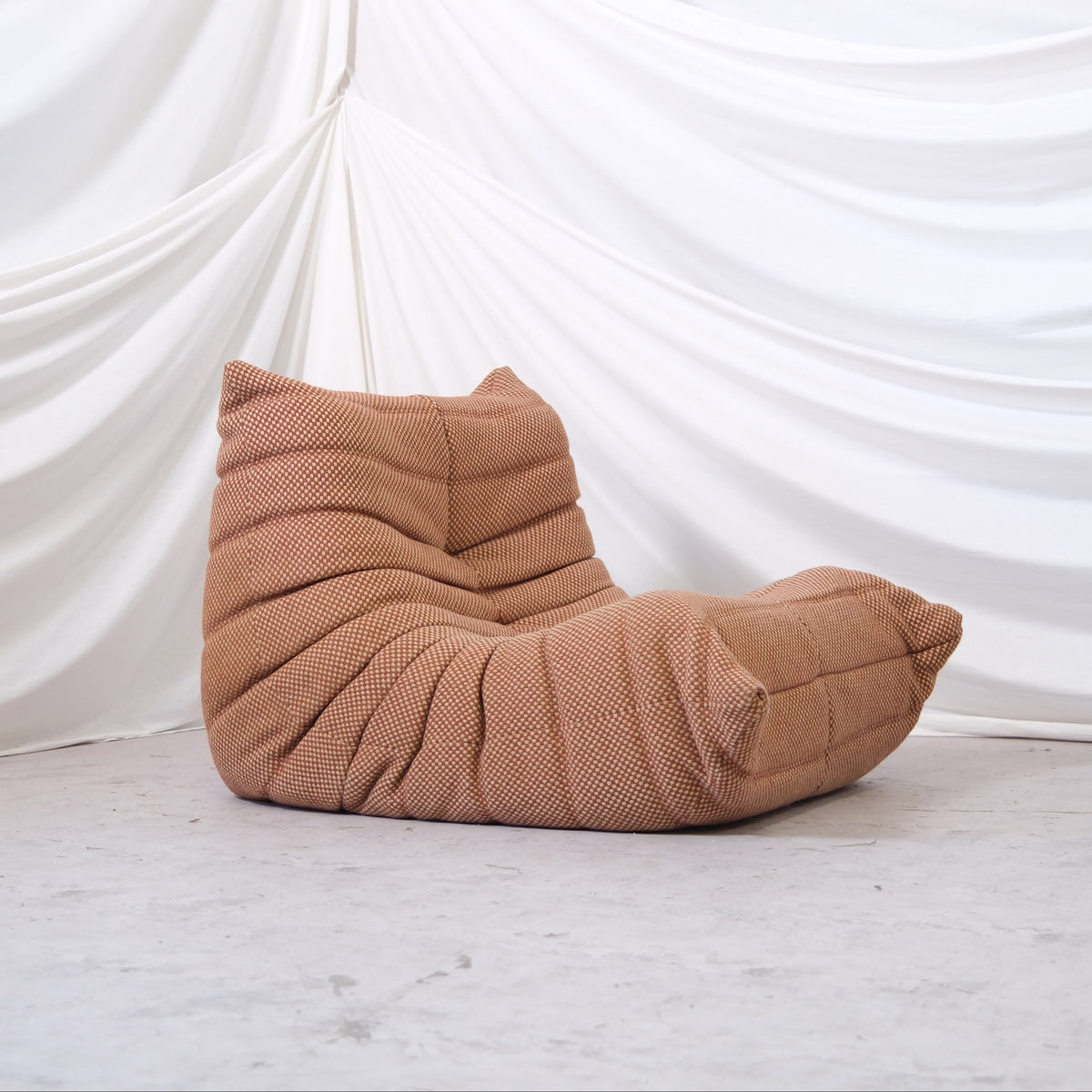 Ligne Roset Togo -kokonaisuus, ruskea villakangas – Michel Ducaroy