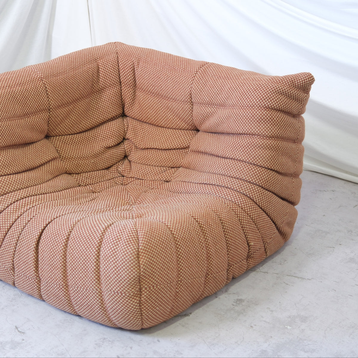 Ligne Roset Togo -kokonaisuus, ruskea villakangas – Michel Ducaroy