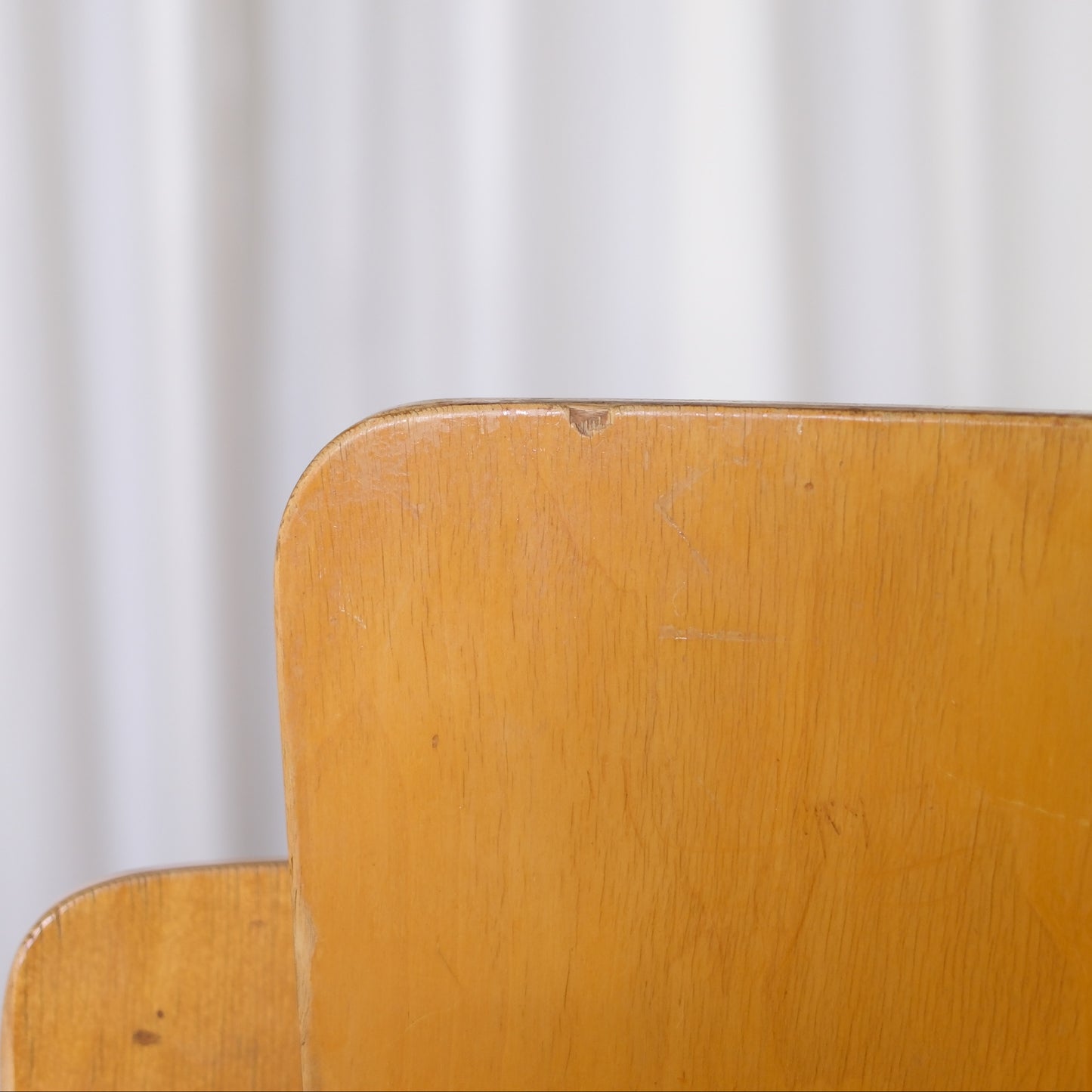 Alvar Aalto 66 -tuoli, valmistaja Artek, Zebra-verhoilu