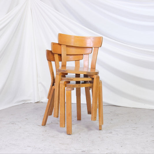 Alvar Aalto 69 War Leg -tuolit, valmistaja Artek