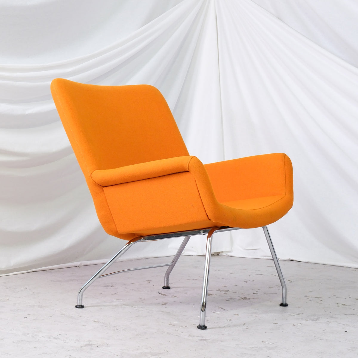 Yrjö Kukkapuro Moderno L-23 -tuoli, oranssi, valmistaja Lepo Product Oy