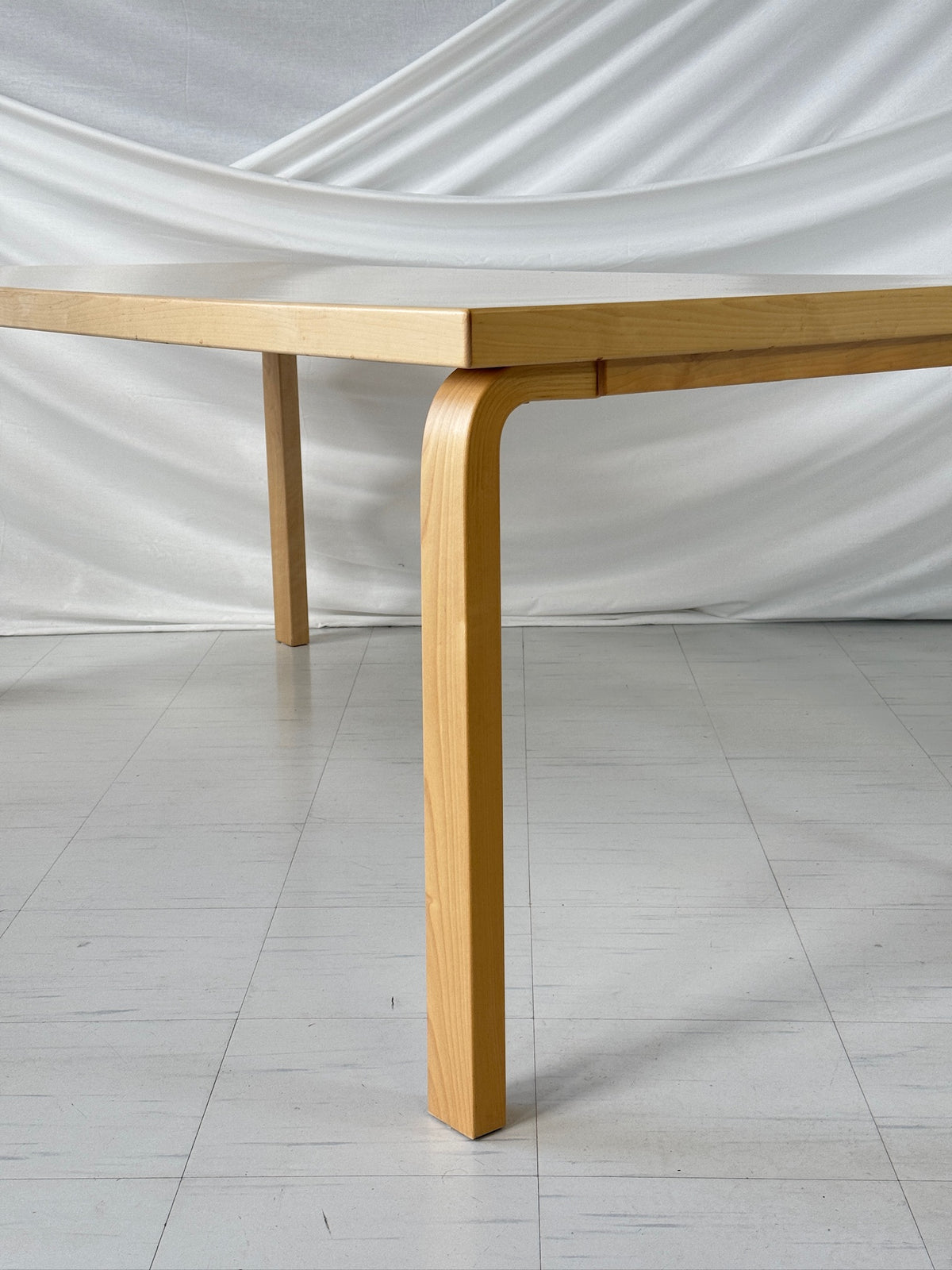 Artek pöytä 83, erikoismalli – Alvar Aalto