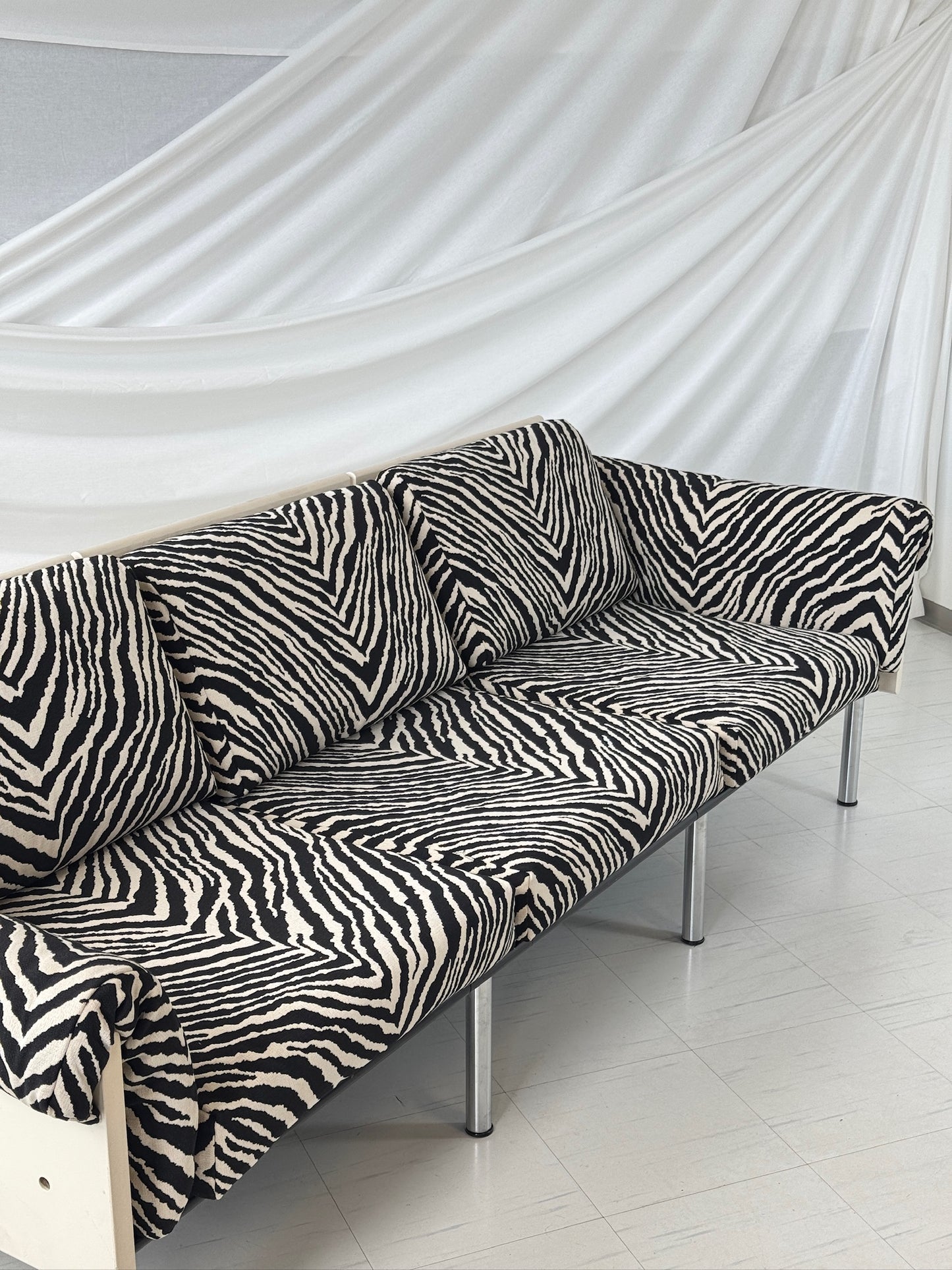 Yrjö Kukkapuro Ateljee 3-Seater, Zebra Fabric
