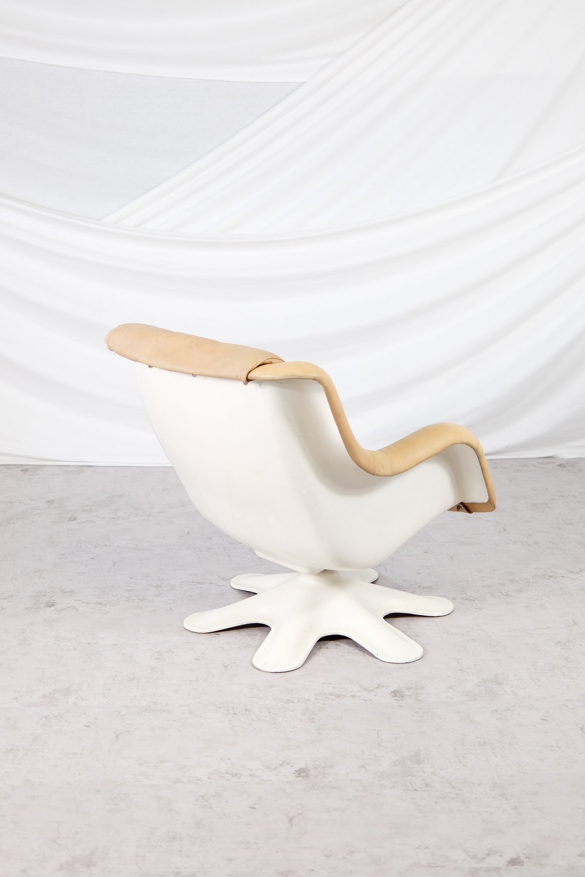 Yrjö Kukkapuro 418 "Pikku Karuselli" Lounge Chair Nougat Leather