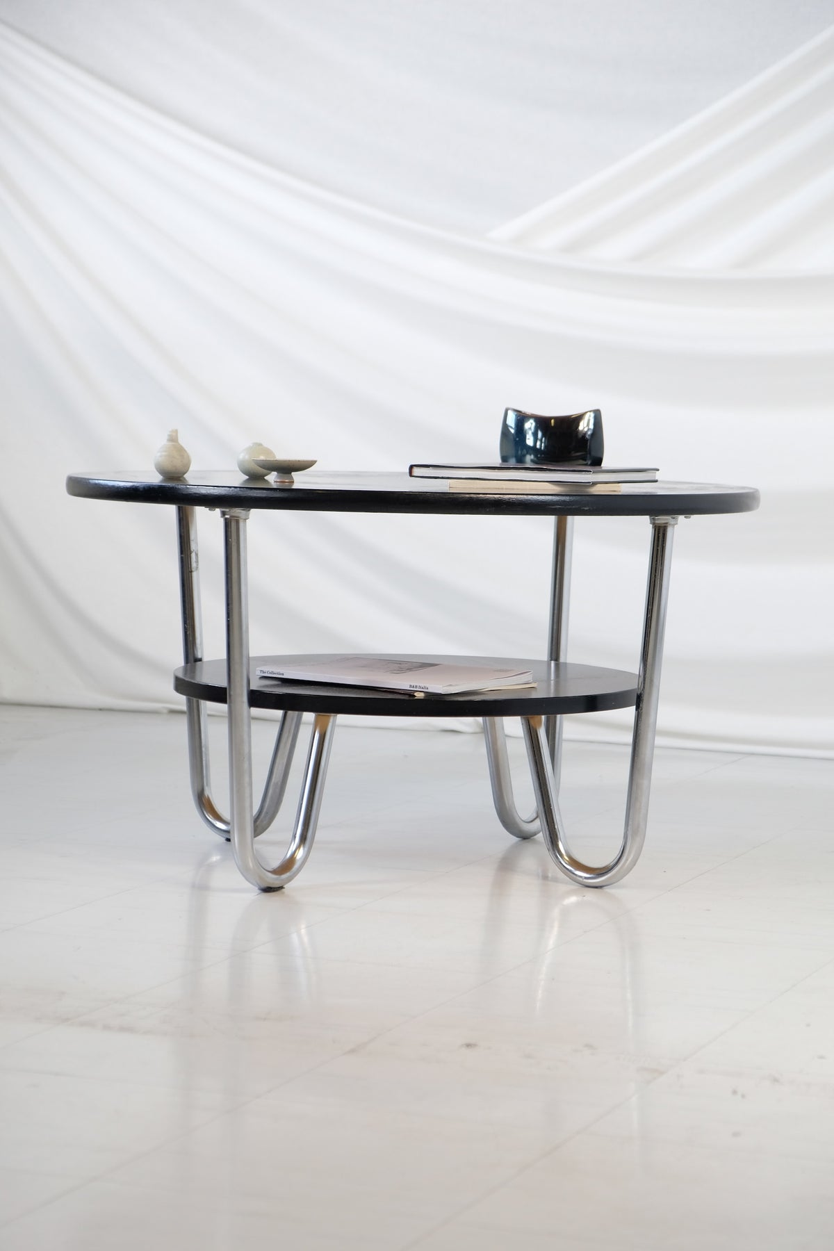 Pyöreä sohvapöytä, teräsputkijalat, 1930-luvun Bauhaus