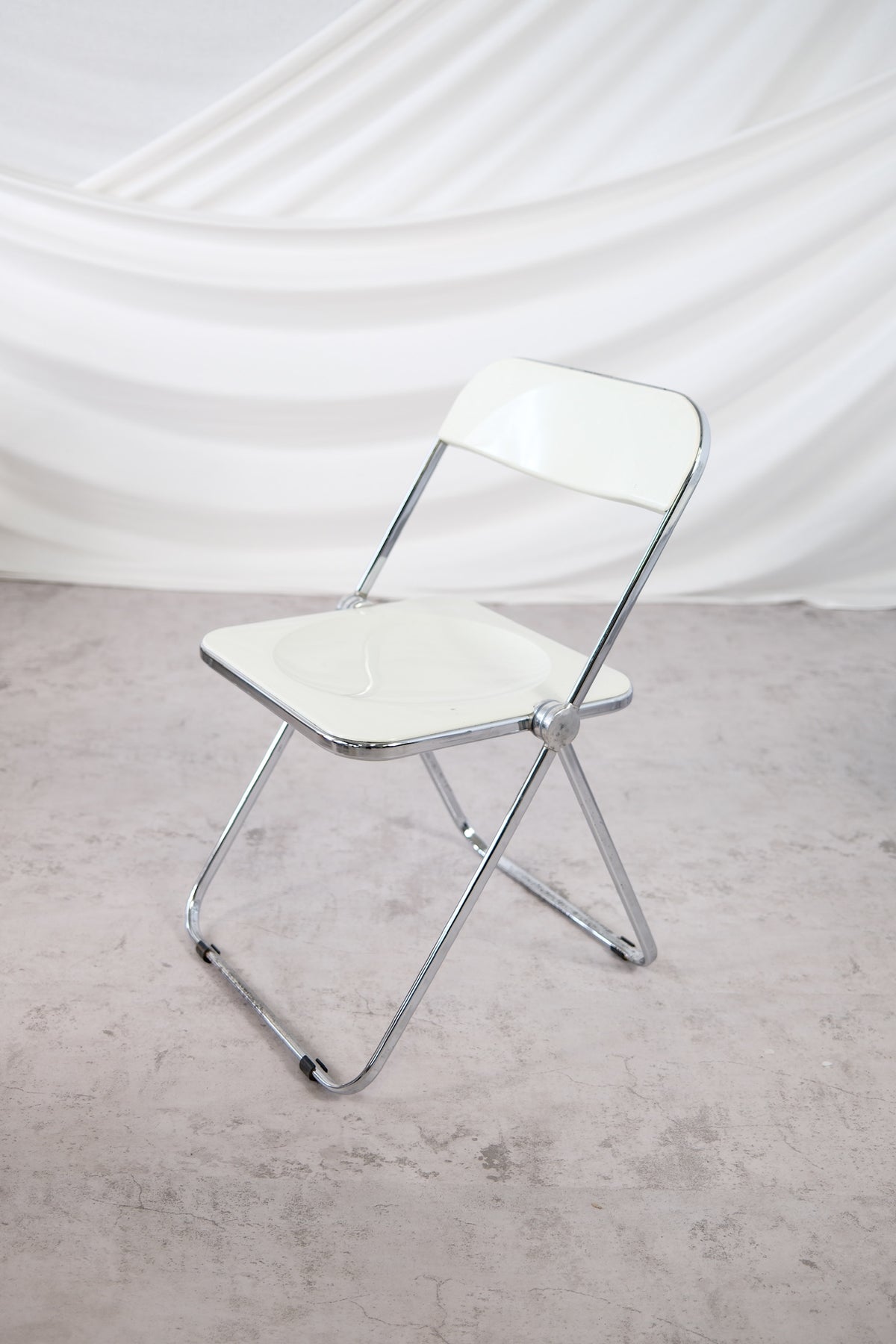 Ikoniset Plia-taittotuolit – Giancarlo Piretti, valmistaja Anonima Castelli, 1970-luku