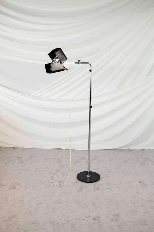 Yrjö Kukkapuro 100 G -lattiavalaisin