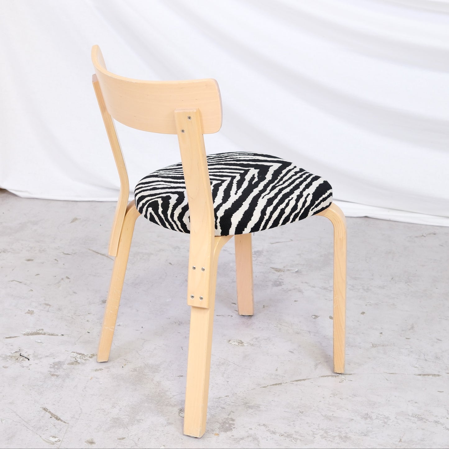 Artek 69 -tuolit, Zebra-verhoilu