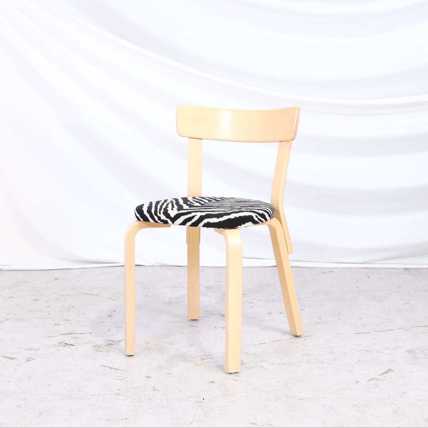Artek 69 -tuolit, Zebra-verhoilu