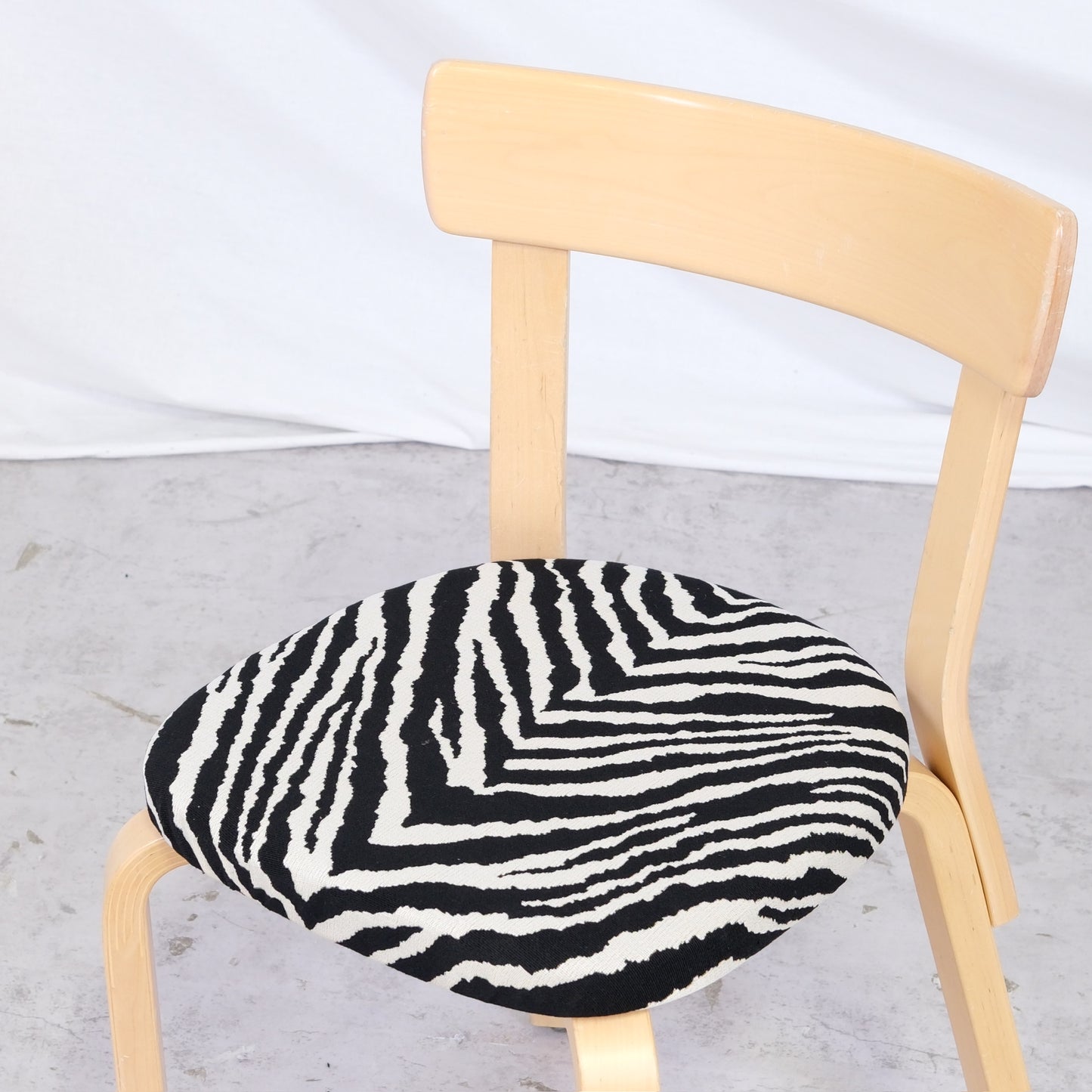 Artek 69 -tuolit, Zebra-verhoilu