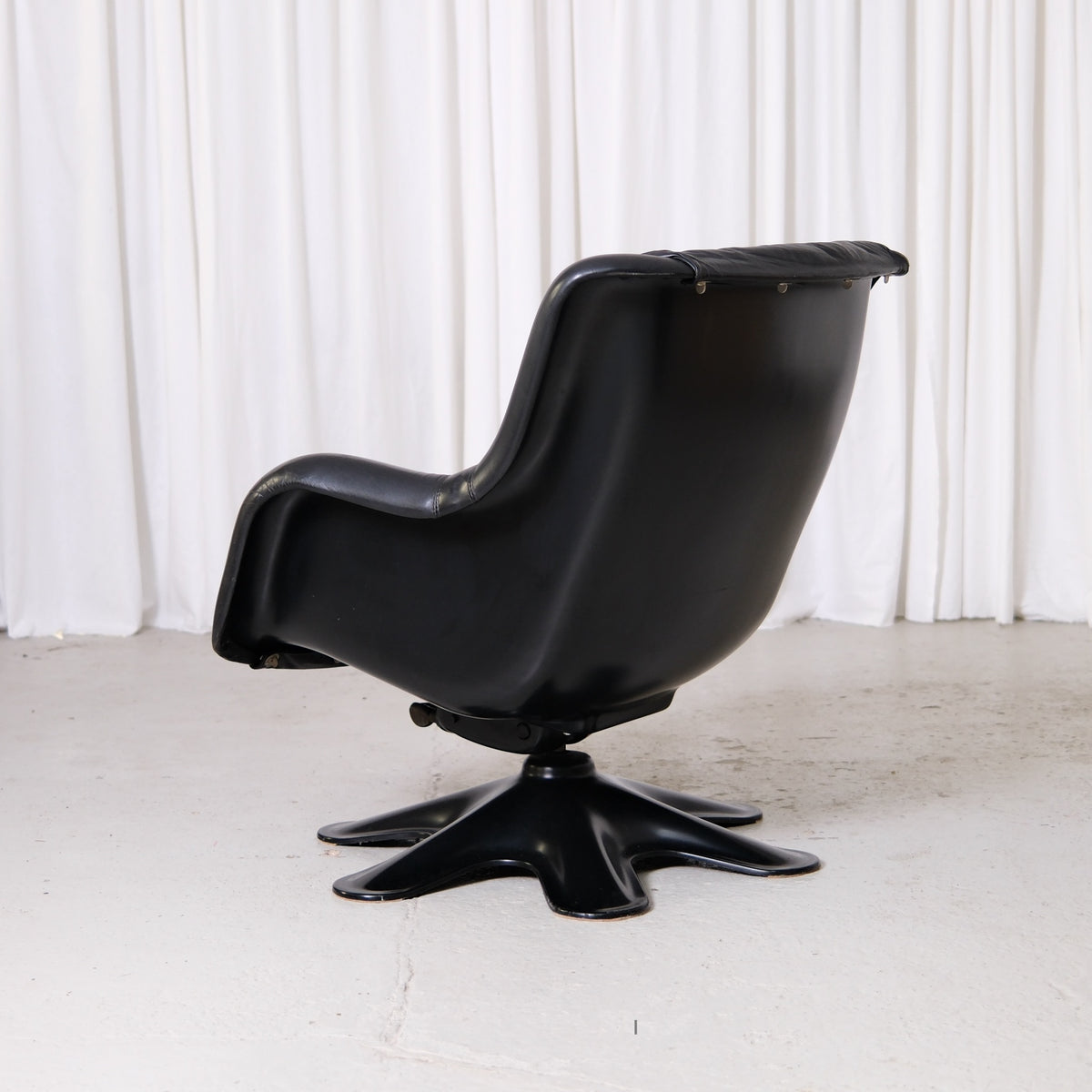 Yrjö Kukkapuro 418 Karuselli Swivel Lounge Chairs (4 available)