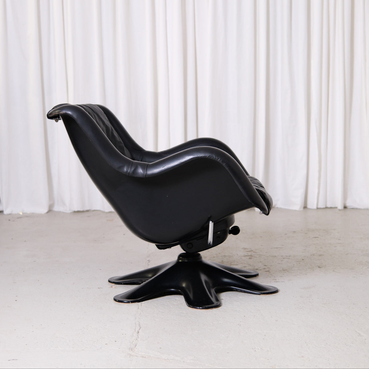 Yrjö Kukkapuro 418 Karuselli Swivel Lounge Chairs (4 available)