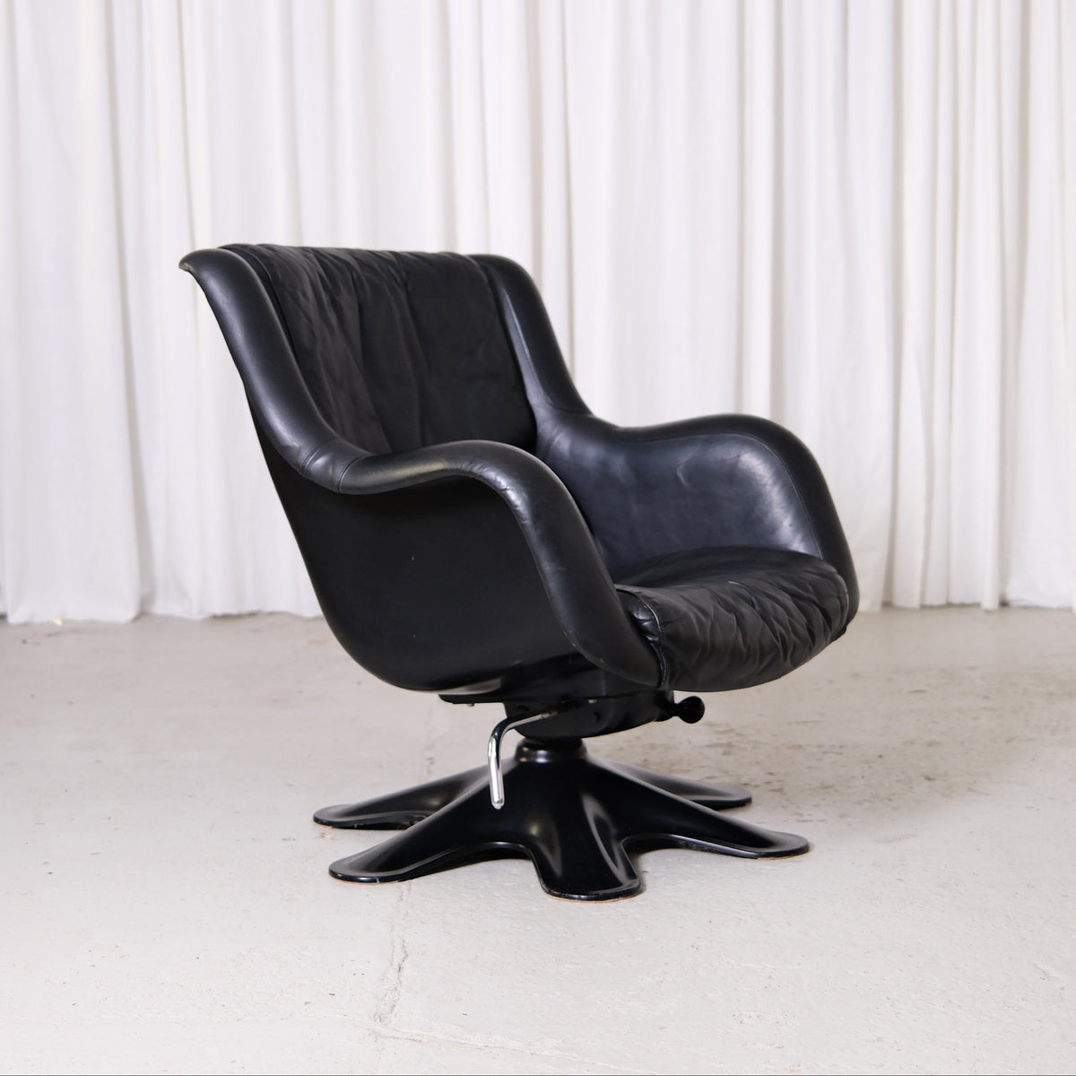 Yrjö Kukkapuro 418 Karuselli Swivel Lounge Chairs (4 available)