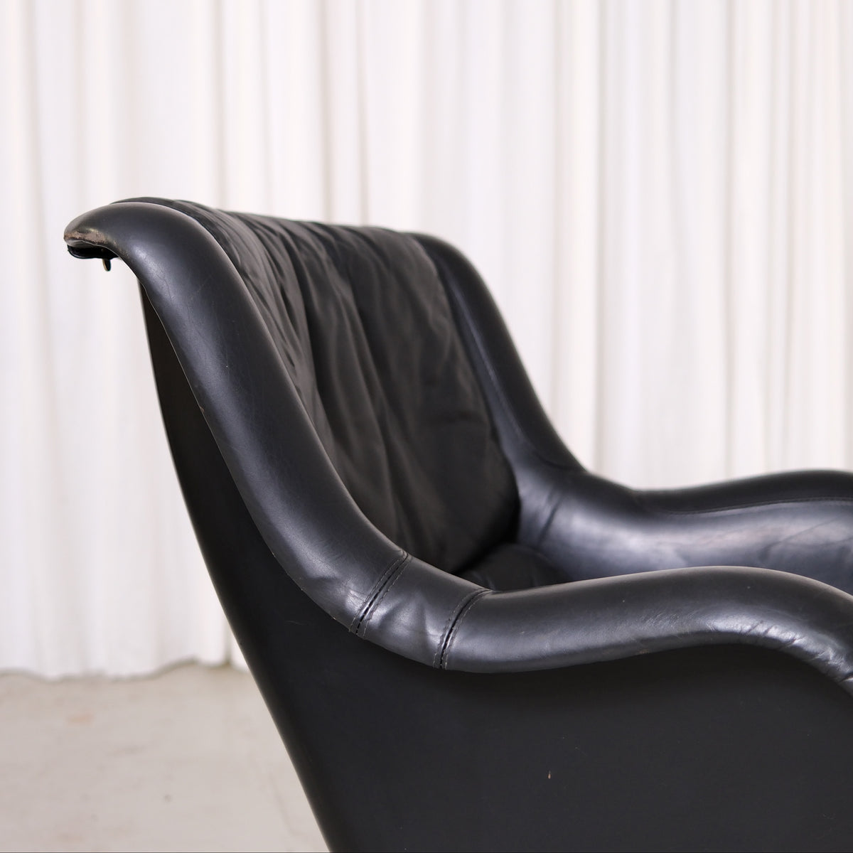 Yrjö Kukkapuro 418 Karuselli Swivel Lounge Chairs (4 available)