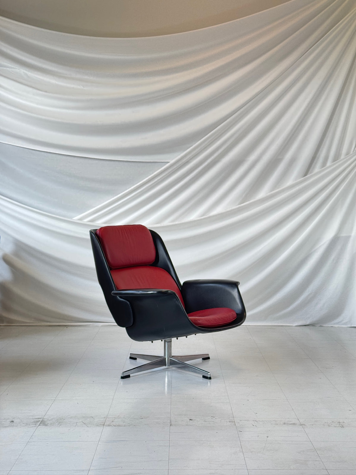 Olli Borg “Rondo” Lounge Chair 1960s
